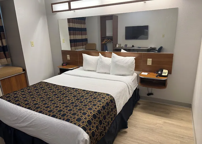 Microtel Inn & Suites